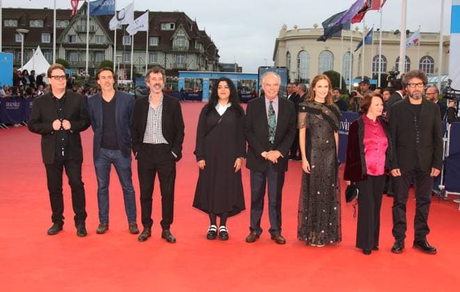 Douglas Kennedy, Emmanuel Mouret,, Eric Elmosnino, Marjane Satrapi, Frédéric Mitterrand, Ana Girardot, Françoise Arnoul, Radu Mihaileanu - Projection du film In Dubious Battle lors du 42ème Festival du cinéma Américain de Deauville lors du 42ème Festival du cinéma Américain de Deauville, le 5 septembre 2016. Denis Guignebourg Bestimage In Dubious Battle premiere at the 42nd Deauville American Film Festival on September 5, 2016 in Deauville, France. Deauville France *** Douglas Kennedy, Emmanuel Mouret,, Eric Elmosnino, Marjane Satrapi, Frédéric Mitterrand, Ana Girardot, Françoise Arnoul, Radu Mihaileanu Screening of the film In Dubious Battle at the 42nd Deauville American Film Festival at the 42nd Deauville American Film Festival o  Copyright: xDenisxGuignebourgx xBestimagexDenisxGuignebourgx xBestimagex