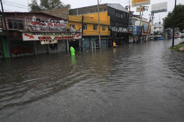 View of the flooded Ignacio Zaragoza road in the Iztapalapa borough, after the storm that affected the east of the city due to heavy rains, leaving traffic disruptions for several hours. on July 15, 2025 in Mexico City, Mexico. Mexico City Mexico - ZUMAe321 20250715_zia_e321_074 Copyright: xIanxRoblesx
