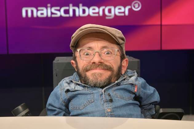 Raul Aguayo-Krauthausen in der ARD-Talkshow maischberger im Studio Berlin Adlershof. Berlin, 15.07.2025 *** Raul Aguayo Krauthausen on the ARD talk show maischberger in Studio Berlin Adlershof Berlin, 15 07 2025 Foto:xM.xBehrensx xFuturexImagex miaschberger1507_5719