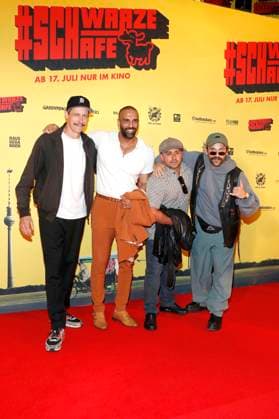 Marc Hosemann, Amer El-Erwadi, Gast und Arman Kashani bei der Premiere des Kinofilms Schwarze Schafe im Kino in der KulturBrauerei. Berlin, 15.07.2025