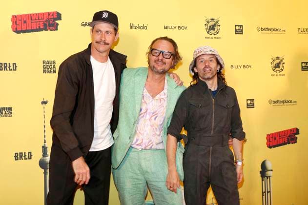 Marc Hosemann, Oliver Rihs und Tobias Jundt bei der Premiere des Kinofilms Schwarze Schafe im Kino in der KulturBrauerei. Berlin, 15.07.2025