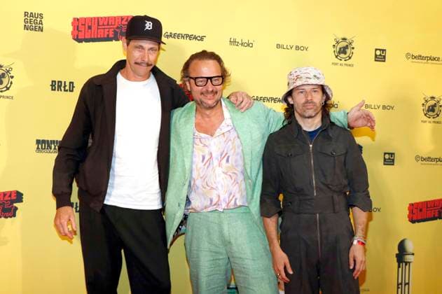 Marc Hosemann, Oliver Rihs und Tobias Jundt bei der Premiere des Kinofilms Schwarze Schafe im Kino in der KulturBrauerei. Berlin, 15.07.2025