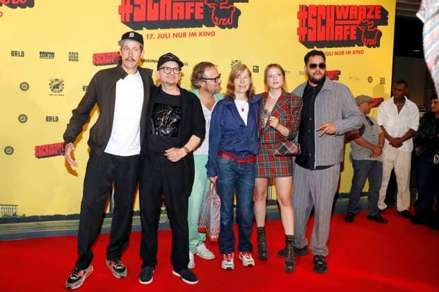 Marc Hosemann, Milan Peschel, Oliver Rihs, Jule Böwe, Jella Haase und Yasin El Harrouk bei der Premiere des Kinofilms Schwarze Schafe im Kino in der KulturBrauerei. Berlin, 15.07.2025