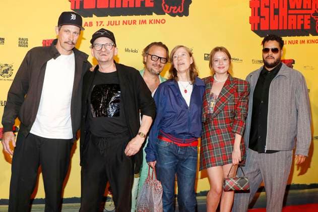 Marc Hosemann, Milan Peschel, Oliver Rihs, Jule Böwe, Jella Haase und Yasin El Harrouk bei der Premiere des Kinofilms Schwarze Schafe im Kino in der KulturBrauerei. Berlin, 15.07.2025