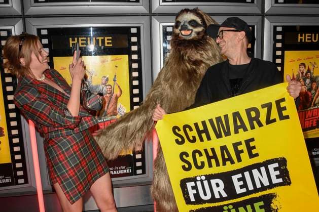 abb Jella Haase und Milan Peschel Schauspieler zu Gast bei der Premiere des Films SchwarzeSchafe im Kino in der Kultur Brauerei am15.Juli 2025 in Berlin Berlin Deutschland