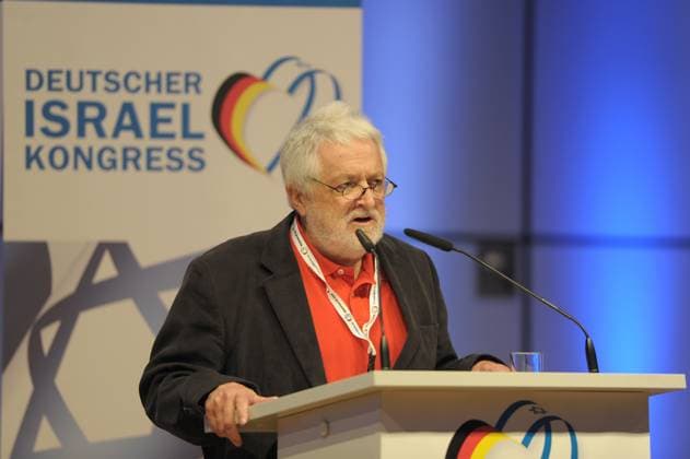 4. Deutscher Israel Kongress 19.06.2016 Frankfurt Congress Center Messe - 4. Deutscher Israel Kongress. Verleihung des Arno Lustiger Ehrenpreises an Dr. Mathias Döpfner. Im Bild (l-r): Henryk M. Broder (Laudator) bei der Preisverleihung Frankfurt Frankfurt Hessen Germany *** 4 German Israel Congress 19 06 2016 Frankfurt Congress Center Exhibition 4 German Israel Congress award Ceremony of Arno funnier Prize of honor to Dr Mathias Döpfner at Picture l r Henryk M Broder Laudator at the Award ceremony Frankfurt Frankfurt Hesse Germany