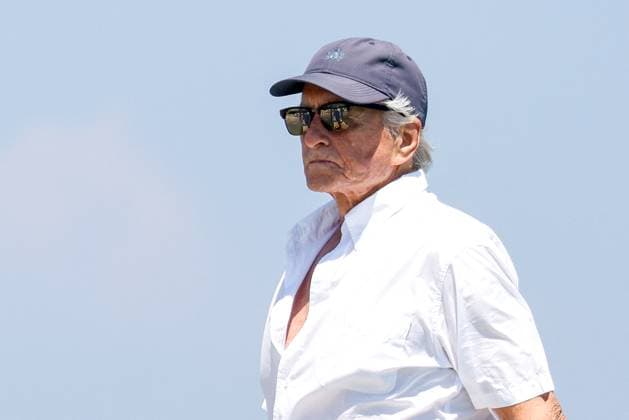 Entertainment Bilder des Tages American actor and producer Michael Douglas, 80, arrives at Club 55 on Pampelonne Beach in Saint Tropez Ramatuelle , French Riviera, France, on July 16, 2025 Bestimage American actor and producer Michael Douglas, 80, arrives at Club 55 on Pampelonne Beach in Saint Tropez Ramatuelle , French Riviera, France, on July 16, 2025 Bestimage Ramatuelle France  Copyright: xAgencex xBestimagexAgencex xBestimagex