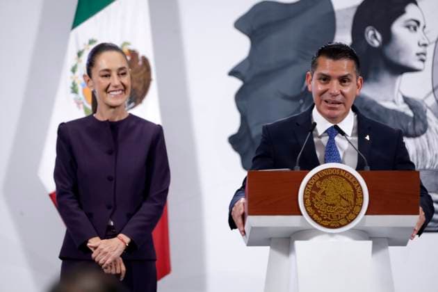 MexicoÃ¢â‚¬â ¢s President Claudia Sheinbaum Pardo is seen behind while the director of Mexicana de Aviacion, Leobardo Avila Bojorquez, speaks about the strategies to be implemented for Mexican state-owned companies such as Mexicana de Aviacion, the passenger and cargo train, and the Mundo Maya Group during a briefing at National Palace. on July 16, 2025 in Mexico City, Mexico. Mexico City Mexico - ZUMAe321 20250716_zia_e321_008 Copyright: xLuisxBarronx