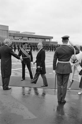Aktuell 38-1-1970 : Populaert besok. bilde 0026 Aktuell 38-1-1970 : Populaert besok. Den vest-tyske presidenten, Gustav Heinemann, og hans hustru har vaert pa Norgesbesok - naermere bestemt i Oslo og Bergen. Paret ble tatt imot av kong Olav, som kjorte i apen bil sammen med presidenten. Fru Heinemann hadde fatt et spesialprogram. Hun var en dag páº£ Hovikodden, og et besok ble det ogsa ved Sunnaas sykehus pa Nesodden like ved hovedstaden, der hun traff leger og pasienter. Foto: Aage Storlokken Aktuell NTB ***Foto er ikke bildebehandlet*** *Tekst er auto oversatt* Oslo Norge EDITORIAL USE ONLY Ref:Ry7jMAgdvOQ.jpg *** Aktuell 38 1 1970 Popular visit photo 0026 Aktuell 38 1 1970 Popular visit The West German president, Gusta 