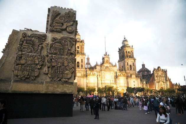 Persons visit the pre-hispanic exhibition as part of the commemoration the 700th anniversary of the founding of Tenochtitlan at main square Zocalo. on July 16, 2025 in Mexico City, Mexico. Mexico City Mexico - ZUMAe321 20250716_zia_e321_052 Copyright: xMarcoxGonzalezx
