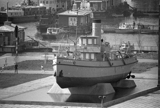 Volgograd 8966011 01.06.1985 The Gasitel memorial boat in Volgograd created by USSR People s Architect Vadim Maslyayev. Viktor Chernov Sputnik Volgograd Russia  Copyright: xViktorxChernovx