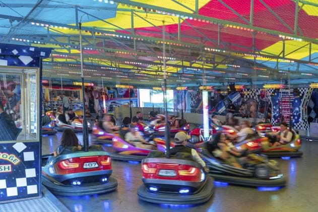 Autoscooter auf der Erlanger Bergkirchweih, traditionelles, zwölftägiges Volksfest, Erlangen, Mittelfranken, Bayern, Deutschland Bumper cars at the Erlangen Bergkirchweih, traditional twelve-day folk festival, Erlangen, Middle Franconia, Bavaria, Germany Copyright: imageBROKER HelmutxMeyerxzurxCap iblmzc14286663.jpg