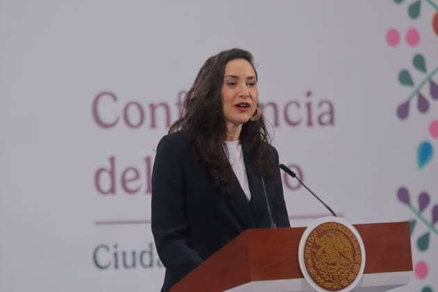 Mexico™s President Claudia Sheinbaum Holds Briefing Mexico s Culture Minister Claudia Curiel de Icaza speaks about the the first semifinalists of the Mexico Canta program, as well as announcing the Esperanza Iris Theater as the venue for the final of the contest during a news conference at National Palace. on July 18, 2025 in Mexico City, Mexico. (Photo by Carlos Santiago Eyepix Group) Copyright: xCarlosxSantiago xEyepixxGroupx CS_18072025_161881