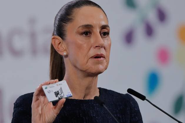 Mexico™s President Claudia Sheinbaum Holds Briefing Mexico s President Claudia Sheinbaum Pardo shows the Financial for Bienestar card while speak the avoid paying taxes on remittances sent to Mexico during a news conference at National Palace. on July 18, 2025 in Mexico City, Mexico. (Photo by Carlos Santiago Eyepix Group) Copyright: xCarlosxSantiago xEyepixxGroupx CS_18072025_161888