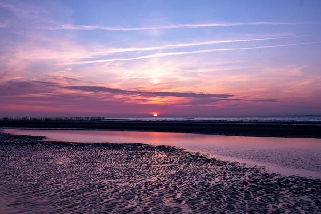 Reise - Wangerooge 2025 am 19.07.2025 Insel Wangerooge beim Sonnenuntergang. Foto: osnapix Reisen - Wangerooge 2025 *** Trip Wangerooge 2025 on 19 07 2025 Island Wangerooge at sunset Photo osnapix Travel Wangerooge 2025 MT