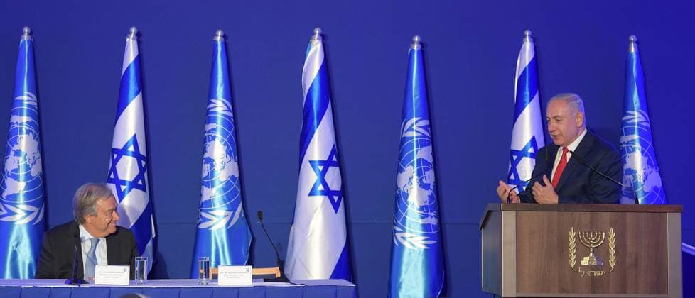 Le secrétaire général des Nations unies, Antonio Guterres lors de sa rencontre avec Benyamin Netanyahu, à Jérusalem, Israël, le 28 août 2017. Le secrétaire général de l ONU a tenté en vain de convaincre les dirigeants israéliens qu il a rencontrés de relancer des négociations de paix avec les Palestiniens au point mort depuis plus de trois ans. Une mission d autant plus difficile que Benyamin Netanyahu et son gouvernement ont d autres priorités. Prime Minister Benjamin Netanyahu with UN Secretary General António Guterres at the Israel Museum in Jerusalem. Jérusalem Israël *** UN Secretary General Antonio Guterres during his meeting with Benyamin Netanyahu in Jerusalem, Israel, August 28, 2017 The UN Secretary General tried in vain to convin  Copyright: xGPOxviaxBestimagexGPOxviaxBestimagex