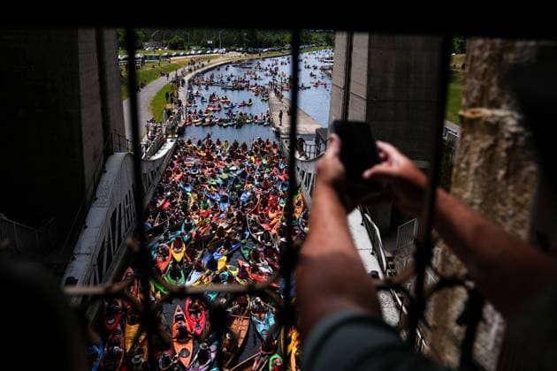 Lock & Paddle 2025 in Canada PETERBOROUGH, CANADA - JULY 19 : Hundreds of paddlers attend the Lock & Paddle 2025 event at historic Peterborough Lift Lock within ‘Canada’s Parks Day’ in Peterborough, Ontario, Canada on July 19, 2025. Participants are lifted up and down the historic lock, located on the Trent Canal at Trent-Severn Waterway National Historic Site, as part of the Canada’s Parks Day event, celebrated on the third Saturday of July each year. Mert Alper Dervis Anadolu Ontario Canada. Editorial use only. Please get in touch for any other usage.  Copyright: x2025xAnadoluxMertxAlperxDervisx