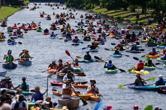 Lock & Paddle 2025 in Canada PETERBOROUGH, CANADA - JULY 19 : Hundreds of paddlers attend the Lock & Paddle 2025 event at historic Peterborough Lift Lock within ‘Canada’s Parks Day’ in Peterborough, Ontario, Canada on July 19, 2025. Participants are lifted up and down the historic lock, located on the Trent Canal at Trent-Severn Waterway National Historic Site, as part of the Canada’s Parks Day event, celebrated on the third Saturday of July each year. Mert Alper Dervis Anadolu Ontario Canada. Editorial use only. Please get in touch for any other usage.  Copyright: x2025xAnadoluxMertxAlperxDervisx