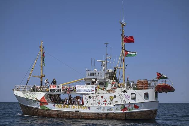 Bilder des Jahres 2025, News 07 Juli Departure of Handala vessel in Gallipoli, Italy GALLIPOLI, ITALY - JULY 20: Handala vessel of Freedom Flotilla Coalition departs from Gallipoli Port to reach Gaza for delivering humanitarian aid and breaking the Israeli blockade, in Italy, on July 20, 2025. Valeria Ferraro Anadolu Gallipoli Italy. Editorial use only. Please get in touch for any other usage.  Copyright: x2025xAnadoluxValeriaxFerrarox