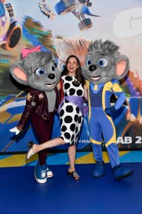 abb Paula Schramm Schauspielerin mit Maeuse Figuren zu Gast auf dem blauen Teppich bei der Kino Film Premiere von Grand Prix of Europa im Kino in der Kulturbrauerei am 20.Juli 2025 in Berlin Berlin Deutschland