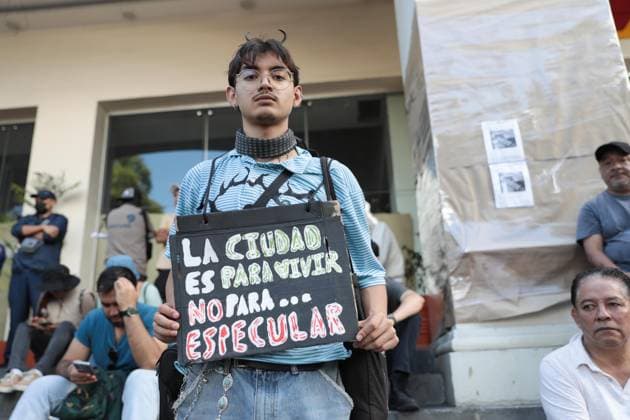 Anti-gentrification march in Mexico MEXICO CITY, MEXICO - JULY 20: People carrying banners attend the second anti-gentrification march as the police take security measures in Tlalpan, Mexico City, Mexico on July 20, 2025. Grace Hie Yoon Anadolu Mexico City Mexico. Editorial use only. Please get in touch for any other usage.  Copyright: x2025xAnadoluxGracexHiexYoonx