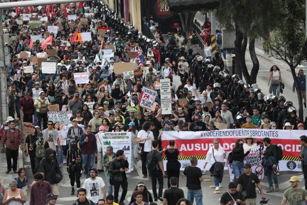 Anti-gentrification march in Mexico MEXICO CITY, MEXICO - JULY 20: People carrying banners attend the second anti-gentrification march as the police take security measures in Tlalpan, Mexico City, Mexico on July 20, 2025. Grace Hie Yoon Anadolu Mexico City Mexico. Editorial use only. Please get in touch for any other usage.  Copyright: x2025xAnadoluxGracexHiexYoonx