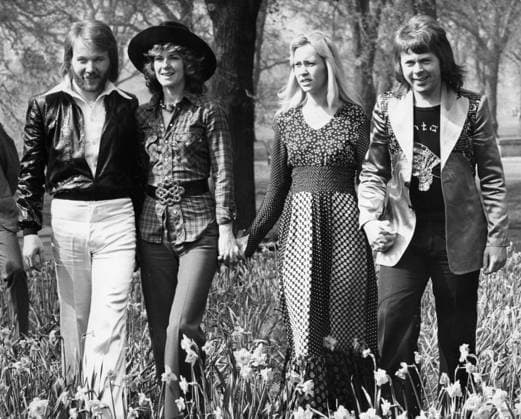 Popmusikgruppe ABBA 1972 - 1982 9. April 1974 – London, England, Vereinigtes Königreich – Eine der dominierenden Kräfte der Popmusik war eine Gruppe aus Schweden namens ABBA , eine musikalische Einheit, bestehend aus zwei Paaren, die mit Abstand zum erfolgreichsten Act dieses Jahrzehnts wurde. IM BILD: Im Hyde Park, London, nach dem Gewinn des European Song Contest; BENNY ANDERSSON, ANNI-FRID LYNGSTAD, AGNETHA FALTSKOG und BJÖRN ULVAEUS. London England UK *** Pop music group ABBA 1972 1982 9 April 1974 – London, England, United Kingdom – a the dominant Forces the Pop music was a Group from Sweden called ABBA , a musical Unit, existing from Two Couples, the with Distance to most successful ACT This Decades was at Picture at Hyde Par  Copyright: xUnitedxArchivesx xkpaxKeystonex 19740409_olc_k09_101 !ACHTUNG AUFNAHMEDATUM GESCHÄTZT!