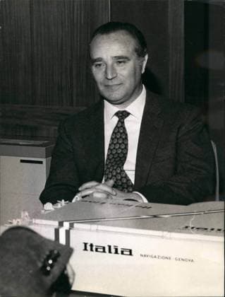 Verbrechen Kriminelle Richter Anwälte Prozesse 2. Februar 1976 – Der Lockheed-Bestechungsskandal. Der stellvertretende Bezirksstaatsanwalt Llario Martella ordnete die Verhaftung von Camillo Crociani an, der als Präsident von Finmeccanica, der staatlichen Holdinggesellschaft für Ingenieurunternehmen, zurückgetreten war. Er kündigte, nachdem er erfahren hatte, dass der Vorstand ihn wegen seiner Verbindungen zu Unternehmen, die als Vermittler für Lockheed Aircraft Co. angeklagt waren, entlassen wollte. Gegen Crociani, der laut Polizei Italien wahrscheinlich verlassen hat, wurde wegen des Verdachts der Beteiligung an der Überführung nicht identifizierter italienischer Beamter ermittelt. Die gegen ihn erhobenen Vorwürfe wurden nicht sofo  Copyright: xUnitedxArchivesx xkpaxKeystonex 19760202_baf_k09_046 !ACHTUNG AUFNAHMEDATUM GESCHÄTZT!