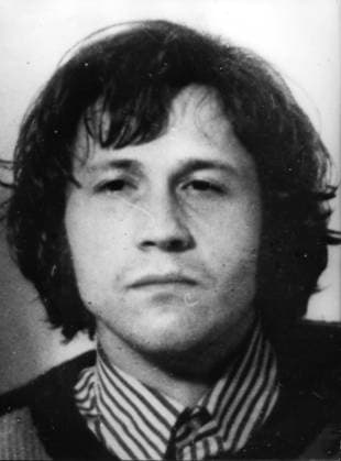 1970-1979 Schauspieler Schauspielerin 11. November 1977 – Zwei Mitglieder der Baader-Meinhof-Terroristenbande wurden bei einem Feuergefecht mit der niederländischen Polizei in einem Vorort von Amsterdam angeschossen und verletzt. Drei niederländische Polizisten wurden ebenfalls verletzt. Das Foto zeigt den 26-jährigen Christoph Wackernagel, einen deutschen Schauspieler, der nach der Entführung und Ermordung des westdeutschen Industriellen Hans Martin-Sehlayer gesucht wurde. Einer der beiden Erschossenen. *** 1970 1979 Actors Actress 11 November 1977 – Two Members the Baader Meinhof Terrorist gang were at a Firefight with the Dutch Police in a Suburb from Amsterdam shot and violated Three Dutch Police officers were also violated the P  Copyright: xUnitedxArchivesx xkpaxKeystonex 19771111_baf_k09_066 !ACHTUNG AUFNAHMEDATUM GESCHÄTZT!