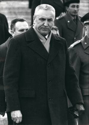Deutschland Litauen Polen 11. November 1977 – Besuch des polnischen Kommunisten Edward Gierek in Rom. Er ist derzeit zu einem offiziellen Besuch in Rom, um Gespräche mit der italienischen Regierung zu führen und den Handel zwischen beiden Ländern zu intensivieren. Gierek wird außerdem von Papst Paul empfangen, um die diplomatischen Beziehungen zwischen dem Vatikan und dem in der kommunistischen Welt verlorenen katholischen Land wiederherzustellen. Das Foto zeigt Edward Gierek in Rom. *** Germany Lithuania Poland 11 November 1977 – Visit of Polish Communists Edward Gierek in Rome he is currently to a official Visit in Rome, at Talks with the Italian Government to lead and the Trade between both Countries to intensify Gierek will al  Copyright: xUnitedxArchivesx xkpaxKeystonex 19771111_baf_k09_073 !ACHTUNG AUFNAHMEDATUM GESCHÄTZT!