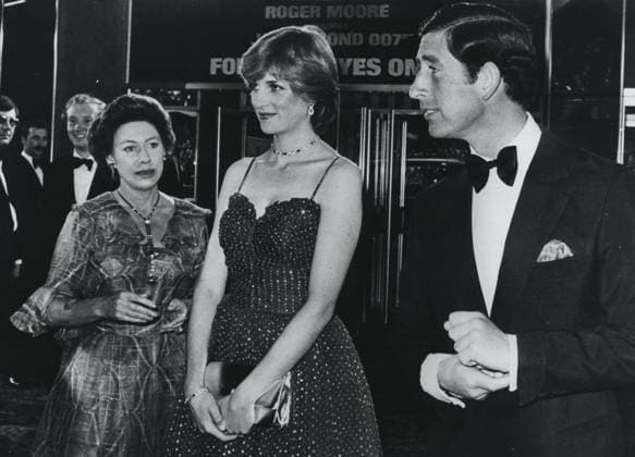 Londoner Premiere von In tödlicher Mission 25. Juni 1981 – London, England, Vereinigtes Königreich – Die Premiere des neuesten James-Bond-Films In tödlicher Mission fand gestern Abend im Odeon Leicester Square statt. Prinz Charles und Lady Diana (Mitte) und Prinzessin Margaret (links) kommen zur Premiere des neuen Bond-Films. London England United Kingdom *** London Premiere from in Deadly Mission 25 June 1981 – London, England, United Kingdom – the Premiere of latest James Bond Films in Deadly Mission found yesterday Evening at Odeon Leicester Square instead of Prinz Charles and Lady Diana Middle and Princess Margaret left come to Premiere of New Bond Films London England United Kingdom  Copyright: xUnitedxArchivesx xkpaxKeystonex 19810625_jes_k09_638 !ACHTUNG AUFNAHMEDATUM GESCHÄTZT!