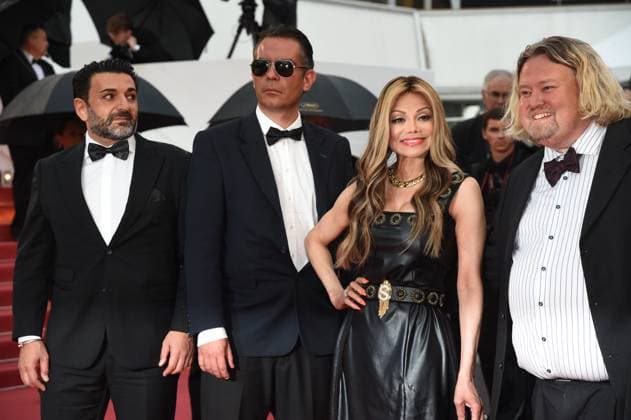 La Toya Jackson et guest - Montée des marches du film « Burning » lors du 71ème Festival International du Film de Cannes. Le 16 mai 2018 Giancarlo Gorassini Bestimage Red carpet for the movie « Burning » during the 71th Cannes International Film festival. On may 16th 2018 Cannes France *** La Toya Jackson and guest Montée des marches du film Burning lors du 71ème Festival International du Film de Cannes Le 16 mai 2018 Giancarlo Gorassini Bestimage Red carpet for the movie Burning during the 71th Cannes International Film festival On may 16th 2018 Cannes France  Copyright: xGiancarloxGorassini BestimagexGiancarloxGorassini Bestimagex