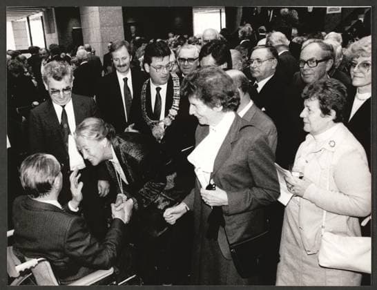 Köln: Theo Burauen Köln - 19.10.1986 - Empfang zum 80. Geburtstag des ehemaligen Oberbürgermeisters der Stadt Köln Theo Burauen im Kölner Rathaus - die SPD-Politikerin Katharina Focke gratuliert Rathausplatz 2, 50667 Köln Deutschland *** Cologne Theo Burauen Cologne 19 10 1986 Reception to 80 Birthday of former Lord Mayor the City Cologne Theo Burauen at Cologne City Hall the SPD Politician Catherine Focke congratulates City Hall Square 2, 50667 Cologne Germany Copyright: xUnitedxArchivesx xGrevenStiftungx xKölnischexRundschaux xHansherbertxWirtz KR_01_0032068_r EDITORIAL USE ONLY