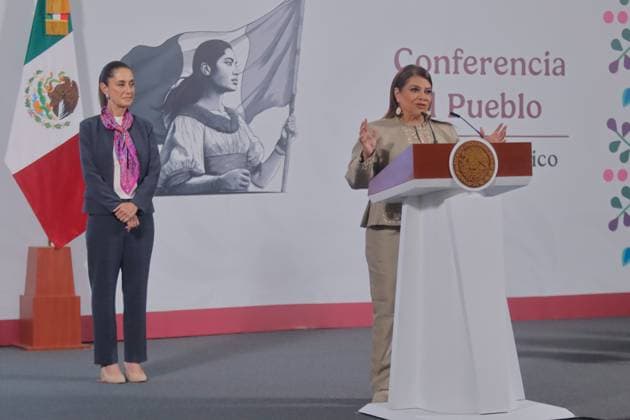 Mexico™s President Claudia Sheinbaum Holds Briefing Mexico™s President Claudia Sheinbaum Pardo is seen behind while Head of Government of Mexico City, Clara Brugada Molina speaks about the commemorative postage stamp marking the 700th anniversary of the founding of Mexico Tenochtitlan during a briefing at National Palace. on July 23, 2025 in Mexico City, Mexico. (Photo by Carlos Santiago Eyepix Group) Copyright: xCarlosxSantiago xEyepixxGroupx CS_23072025_162291