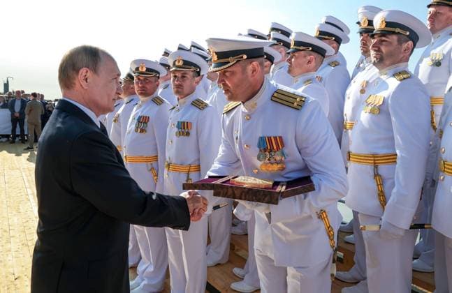 Bilder des Jahres 2025, News 07 Juli Russia Putin Northwestern Federal District 8970987 24.07.2025 Russian President Vladimir Putin attends a ceremony of raising a naval flag aboard the Knyaz Pozharsky nuclear-powered ballistic missile submarine in Severodvinsk, Arkhangelsk region, Russia. Alexander Kazakov Sputnik Severodvynsk Arkhangelsk region Russia  Copyright: xAlexanderxKazakovx