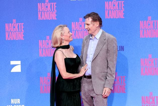 Pamela Anderson und Liam Neeson bei der Die Nackte Kanone Film Premiere am 24.07.2025 im UCI Luxe in Berlin Die Nackte Kanone Filmpremiere mit Pamela Anderson & Liam Neeson in Berlin