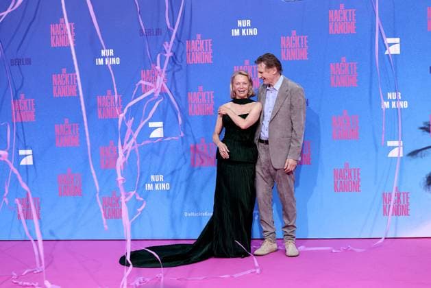 Pamela Anderson und Liam Neeson bei der Die Nackte Kanone Film Premiere am 24.07.2025 im UCI Luxe in Berlin Die Nackte Kanone Filmpremiere mit Pamela Anderson & Liam Neeson in Berlin