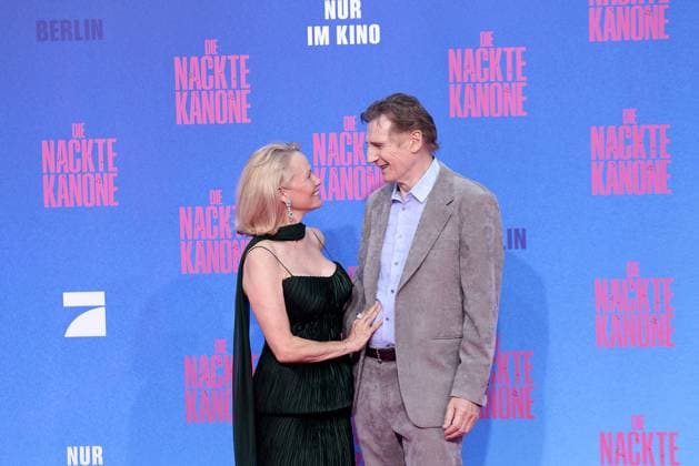 Pamela Anderson und Liam Neeson bei der Die Nackte Kanone Film Premiere am 24.07.2025 im UCI Luxe in Berlin Die Nackte Kanone Filmpremiere mit Pamela Anderson & Liam Neeson in Berlin
