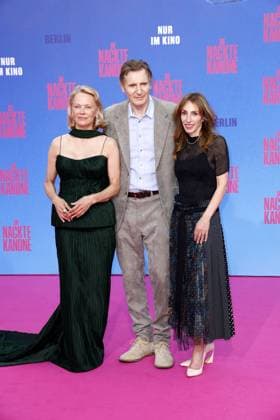 Pamela Anderson, Liam Neeson und Erica Huggins bei der Die Nackte Kanone Film Premiere am 24.07.2025 im UCI Luxe in Berlin Die Nackte Kanone Filmpremiere mit Pamela Anderson & Liam Neeson in Berlin