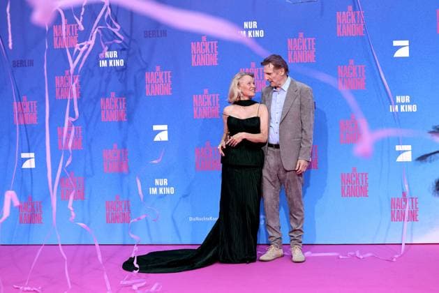 Pamela Anderson und Liam Neeson bei der Die Nackte Kanone Film Premiere am 24.07.2025 im UCI Luxe in Berlin Die Nackte Kanone Filmpremiere mit Pamela Anderson & Liam Neeson in Berlin