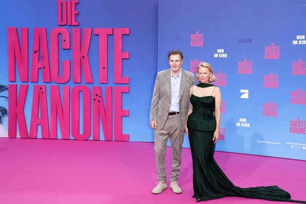 Liam Neeson und Pamela Anderson bei der Die Nackte Kanone Film Premiere am 24.07.2025 im UCI Luxe in Berlin Die Nackte Kanone Filmpremiere mit Pamela Anderson & Liam Neeson in Berlin