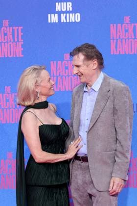 Pamela Anderson und Liam Neeson bei der Die Nackte Kanone Film Premiere am 24.07.2025 im UCI Luxe in Berlin Die Nackte Kanone Filmpremiere mit Pamela Anderson & Liam Neeson in Berlin