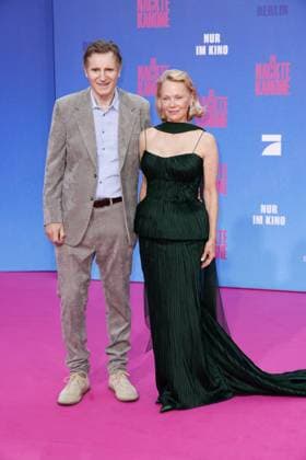 Liam Neeson und Pamela Anderson bei der Die Nackte Kanone Film Premiere am 24.07.2025 im UCI Luxe in Berlin Die Nackte Kanone Filmpremiere mit Pamela Anderson & Liam Neeson in Berlin