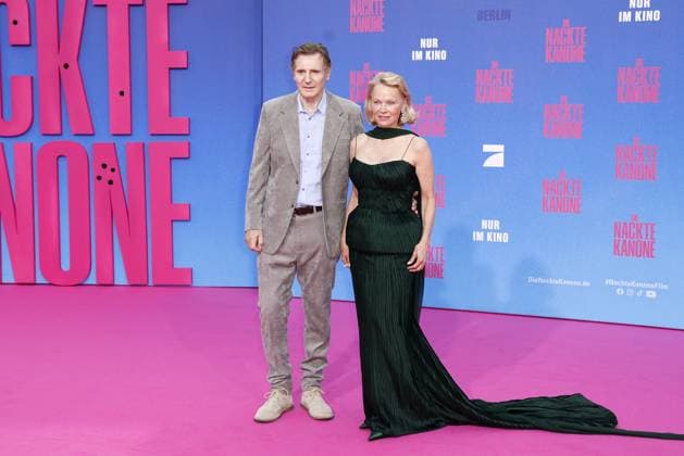 Liam Neeson und Pamela Anderson bei der Die Nackte Kanone Film Premiere am 24.07.2025 im UCI Luxe in Berlin Die Nackte Kanone Filmpremiere mit Pamela Anderson & Liam Neeson in Berlin