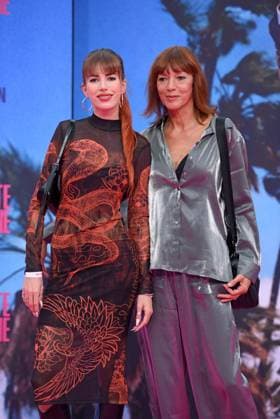 Lulu Gömann mit Mutter Katrin Gömann bei der Deutschlandpremiere des Kinofilms DIE NACKTE KANONE im UCI Luxe East Side Gallery in Berlin am 24.07.2025