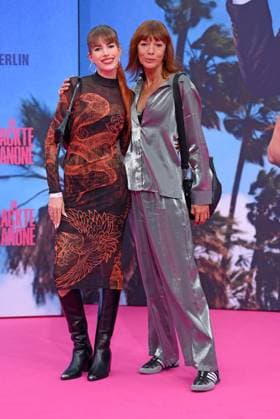 Lulu Gömann mit Mutter Katrin Gömann bei der Deutschlandpremiere des Kinofilms DIE NACKTE KANONE im UCI Luxe East Side Gallery in Berlin am 24.07.2025