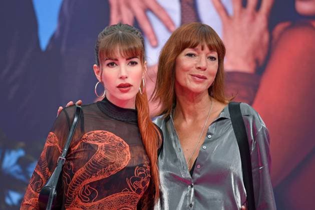 Lulu Gömann mit Mutter Katrin Gömann bei der Deutschlandpremiere des Kinofilms DIE NACKTE KANONE im UCI Luxe East Side Gallery in Berlin am 24.07.2025