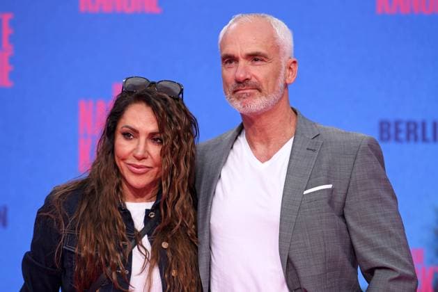 Simone Thomalla mit Freund Rene Merten bei der Deutschlandpremiere des Kinofilms DIE NACKTE KANONE im UCI Luxe East Side Gallery in Berlin am 24.07.2025