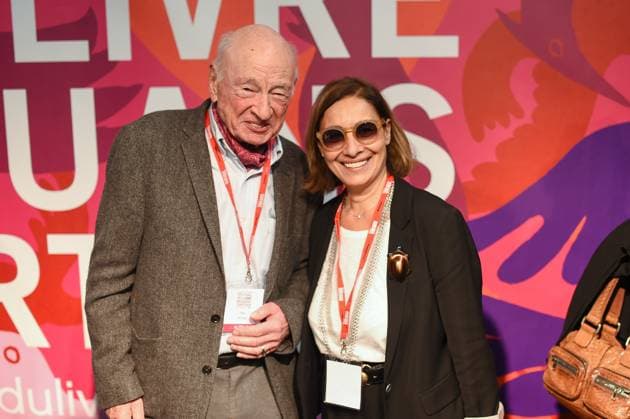 Edgar Morin et sa femme Sabah Abouessalam - 31ème Festival du livre de Mouans-Sartoux. Le 6 octobre 2018 Lionel Urman Bestimage France *** Edgar Morin and his wife Sabah Abouessalam 31st Mouans Sartoux Book Festival October 6, 2018 Lionel Urman Bestimage France  Copyright: xLIONELxURMANxx xBESTIMAGExLIONELxURMANxx xBESTIMAGEx