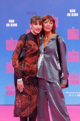 Premiere - Die Nackte Kanone Luisa Lulu Gömann und Katrin Gömann-Elsner bei der Deutschlandpremiere von Die Nackte Kanone im UCI Luxe East Side Gallery Kino am 24.07.2025 in Berlin. Copyright: xEventpressxKochanx